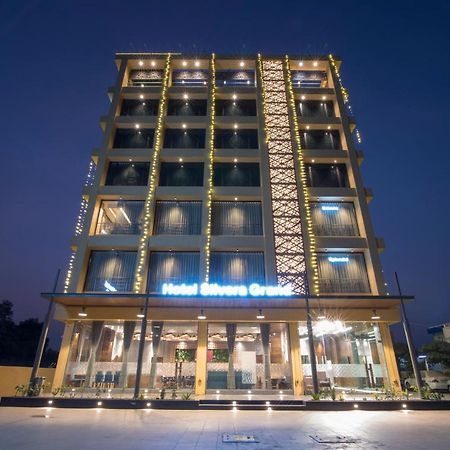 Hotel Silvera Grand Ahmedabad Luaran gambar