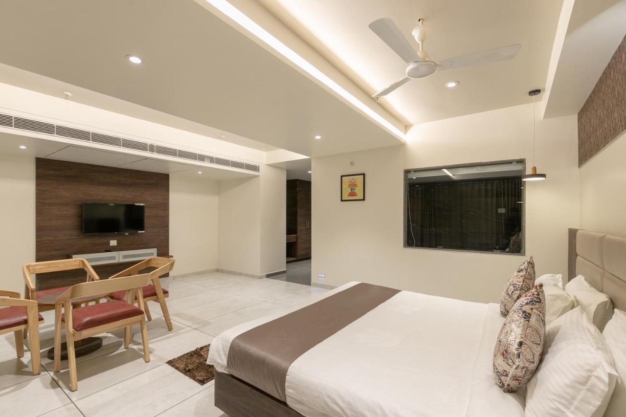 Hotel Silvera Grand Ahmedabad Luaran gambar