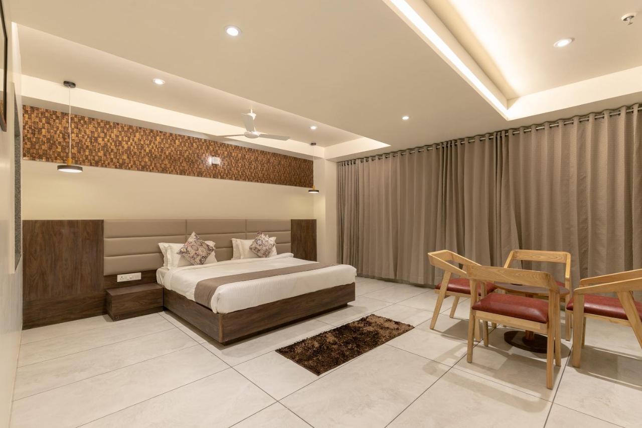 Hotel Silvera Grand Ahmedabad Luaran gambar