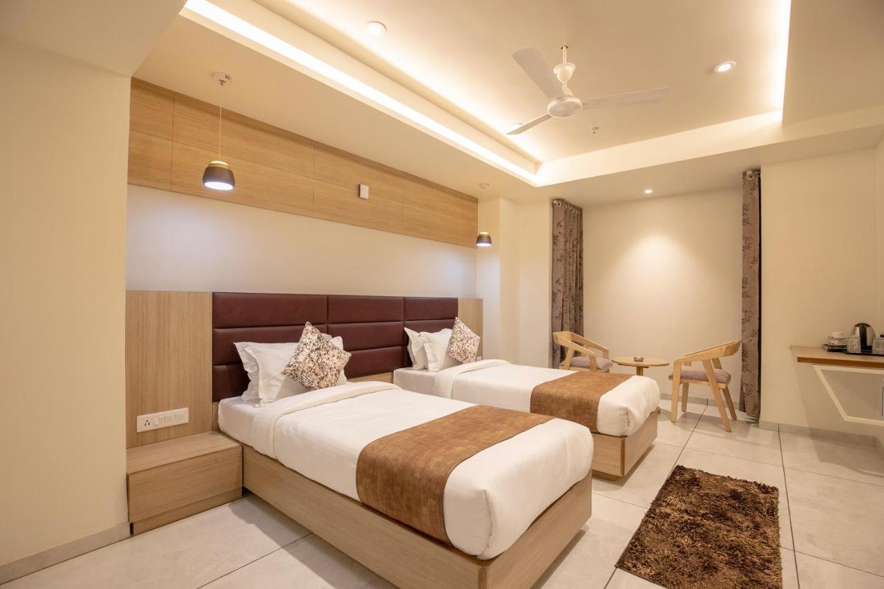 Hotel Silvera Grand Ahmedabad Luaran gambar