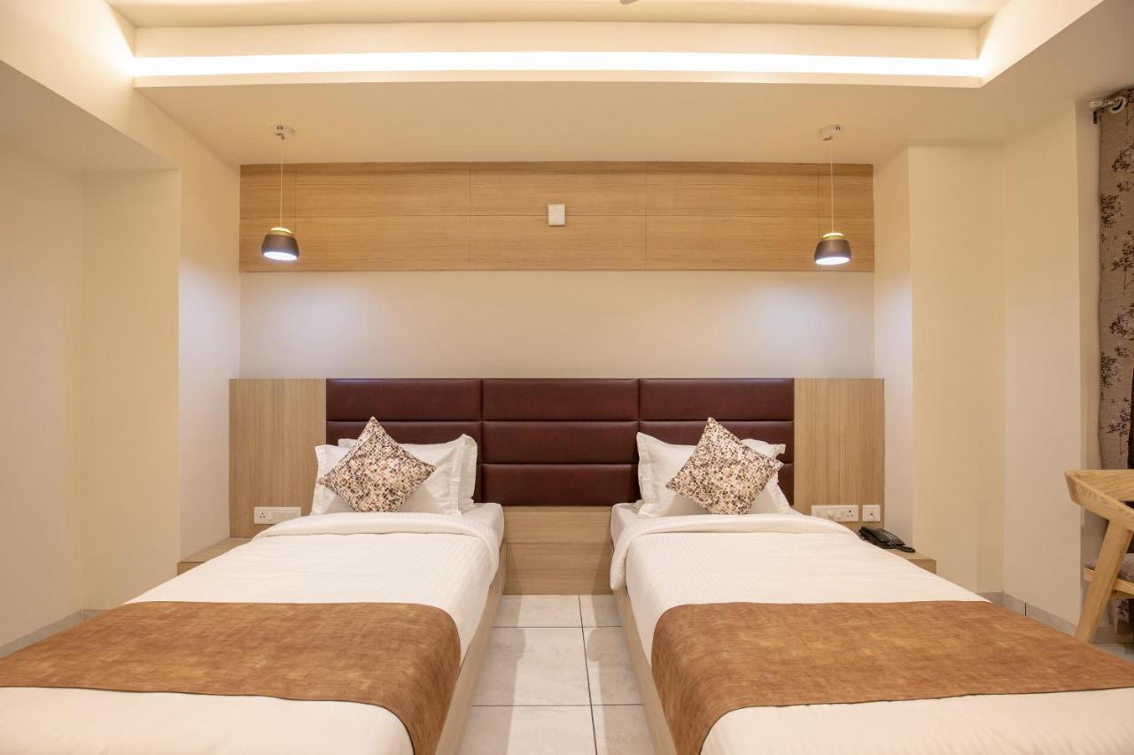 Hotel Silvera Grand Ahmedabad Luaran gambar