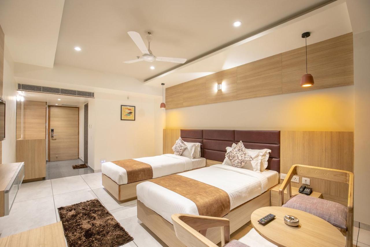 Hotel Silvera Grand Ahmedabad Luaran gambar