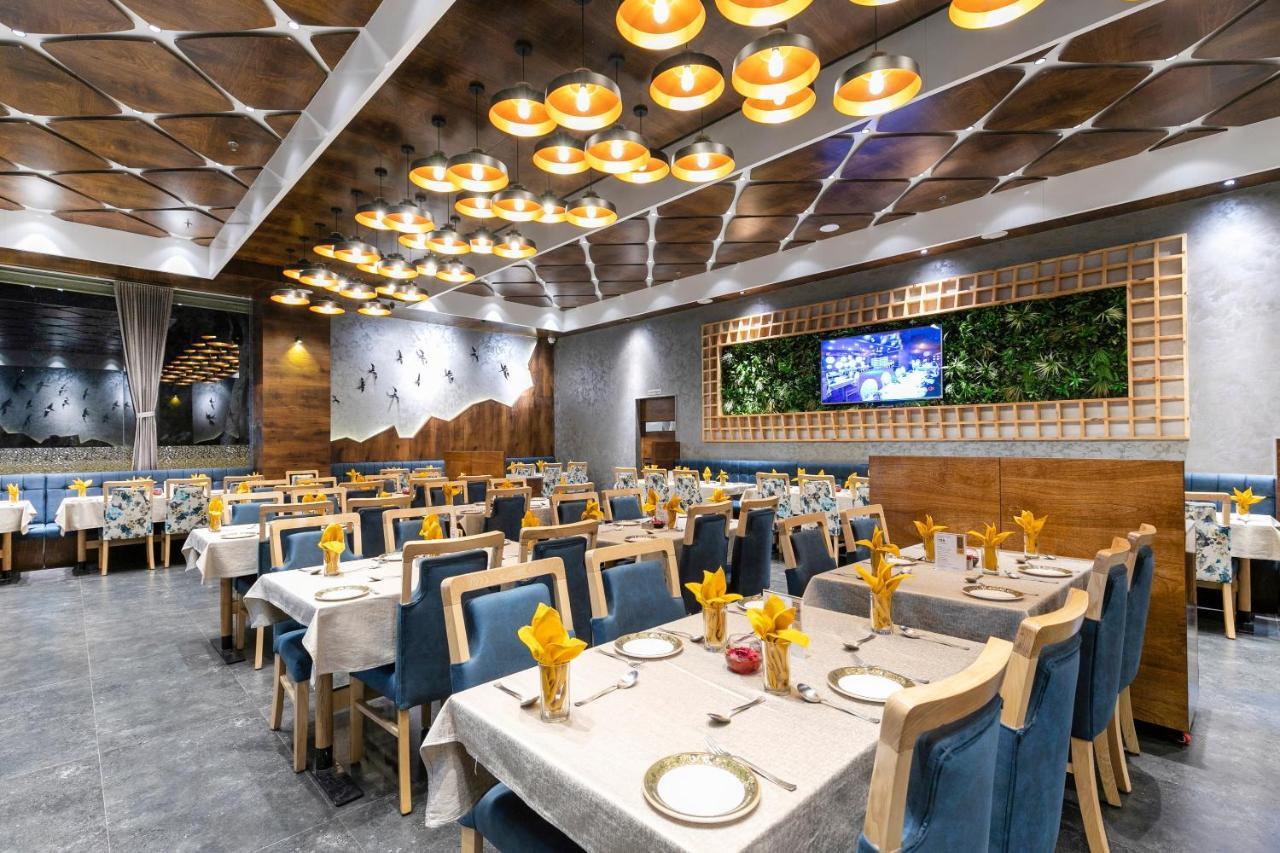 Hotel Silvera Grand Ahmedabad Luaran gambar
