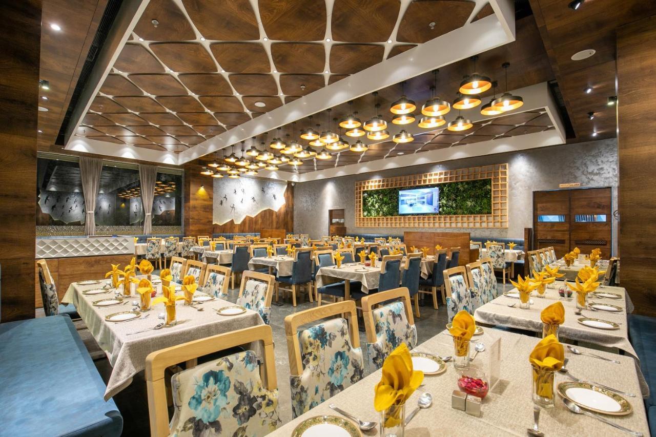 Hotel Silvera Grand Ahmedabad Luaran gambar