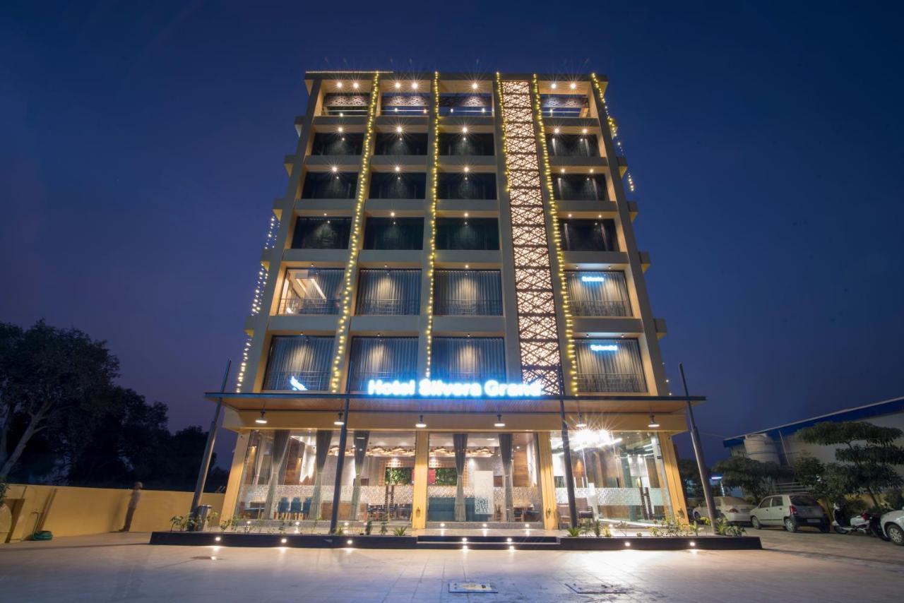 Hotel Silvera Grand Ahmedabad Luaran gambar