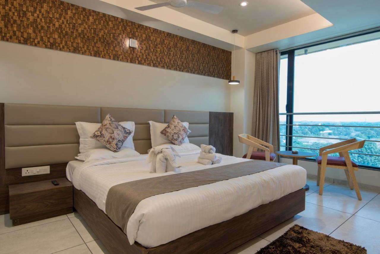 Hotel Silvera Grand Ahmedabad Luaran gambar