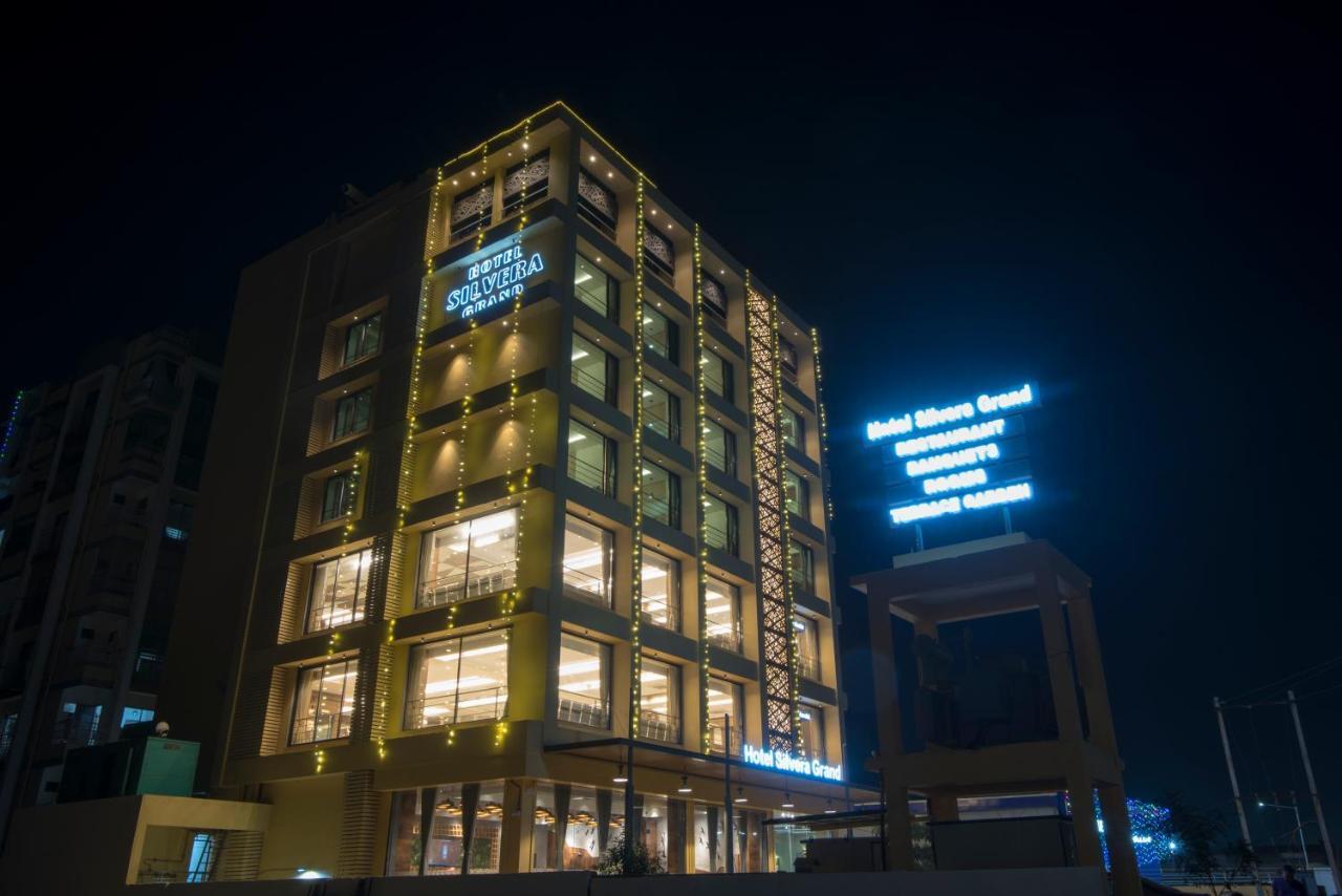 Hotel Silvera Grand Ahmedabad Luaran gambar