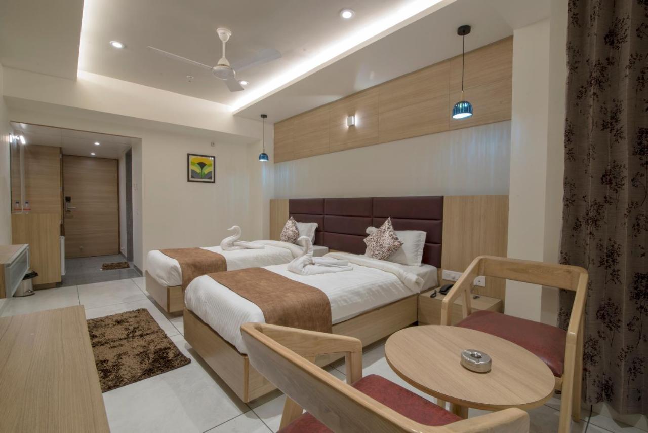 Hotel Silvera Grand Ahmedabad Luaran gambar