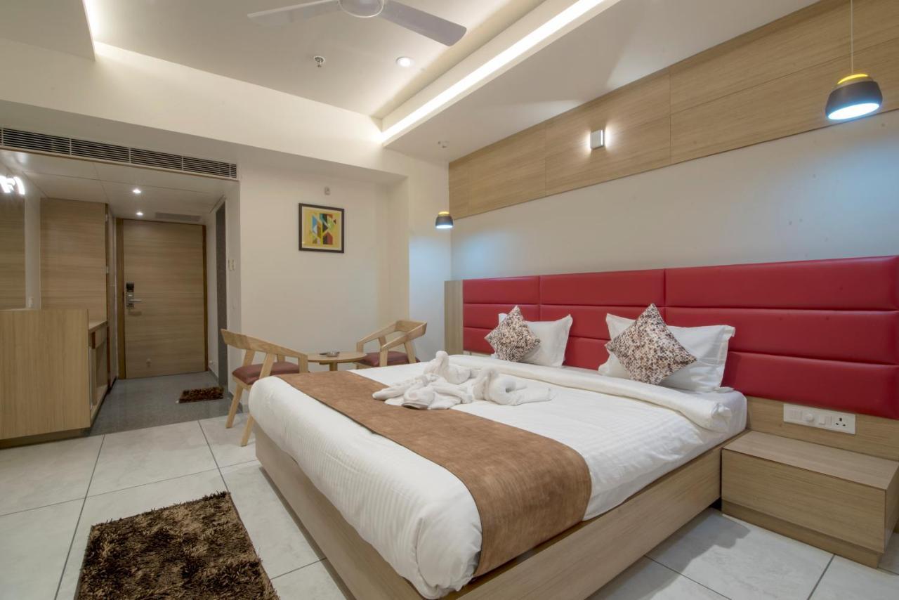 Hotel Silvera Grand Ahmedabad Luaran gambar