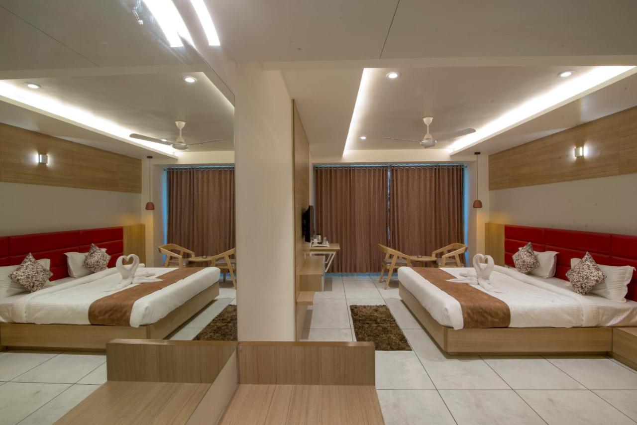 Hotel Silvera Grand Ahmedabad Luaran gambar