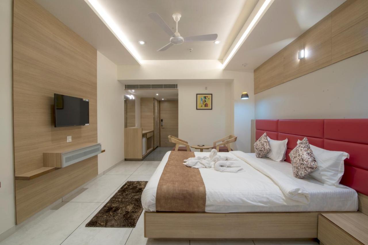 Hotel Silvera Grand Ahmedabad Luaran gambar