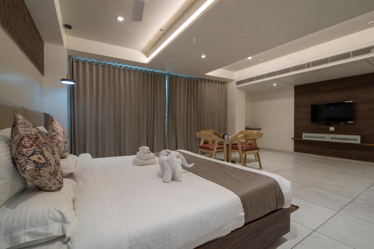 Hotel Silvera Grand Ahmedabad Luaran gambar