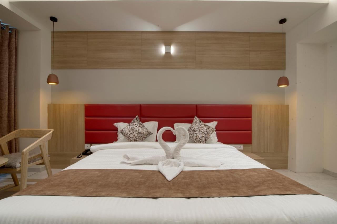 Hotel Silvera Grand Ahmedabad Luaran gambar
