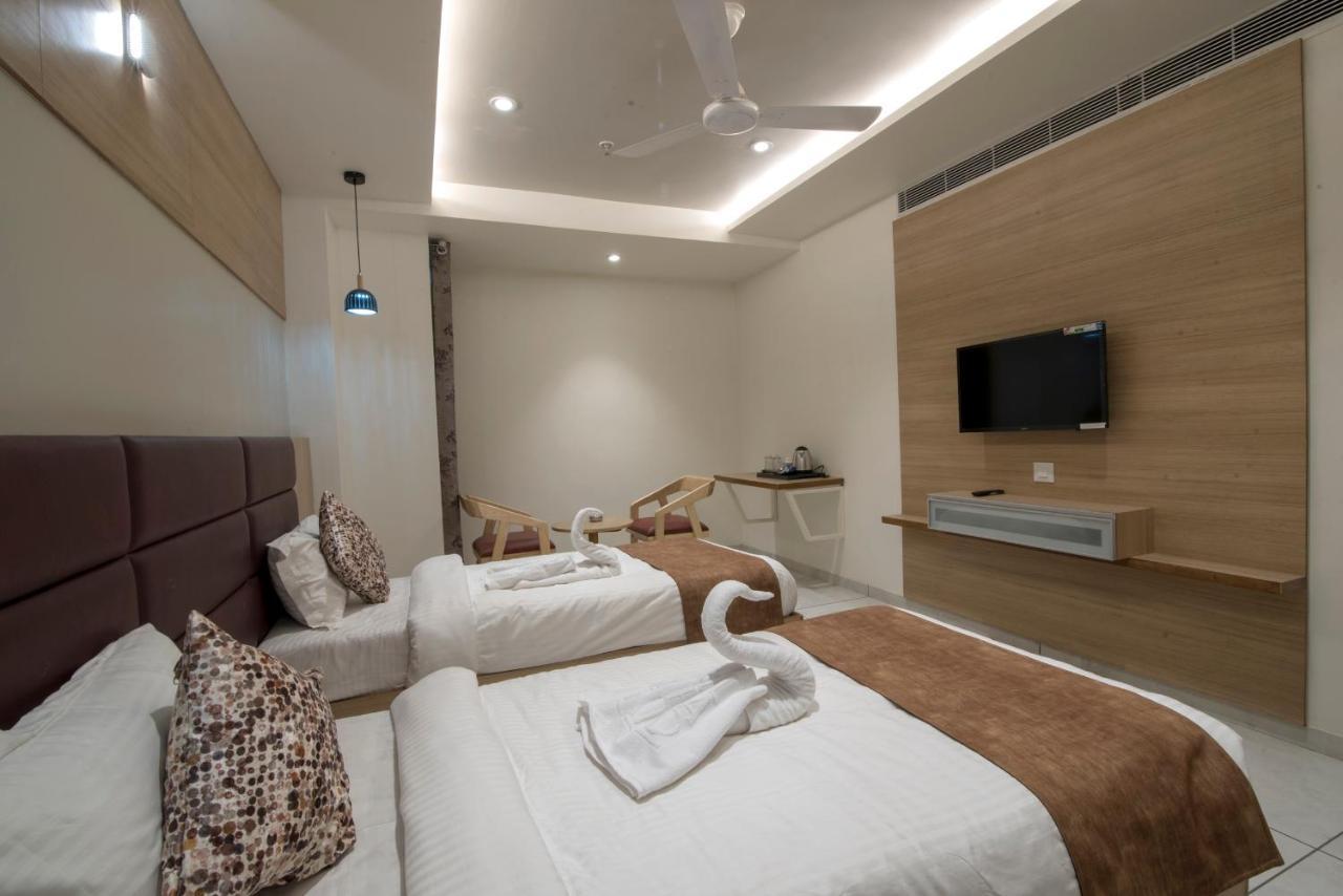Hotel Silvera Grand Ahmedabad Luaran gambar