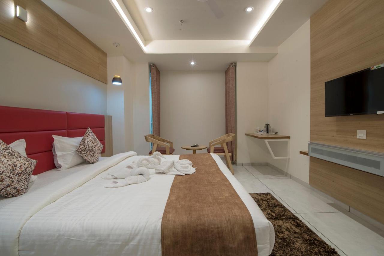 Hotel Silvera Grand Ahmedabad Luaran gambar